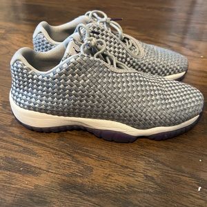 Jordan shoes size 5youth size 7 women